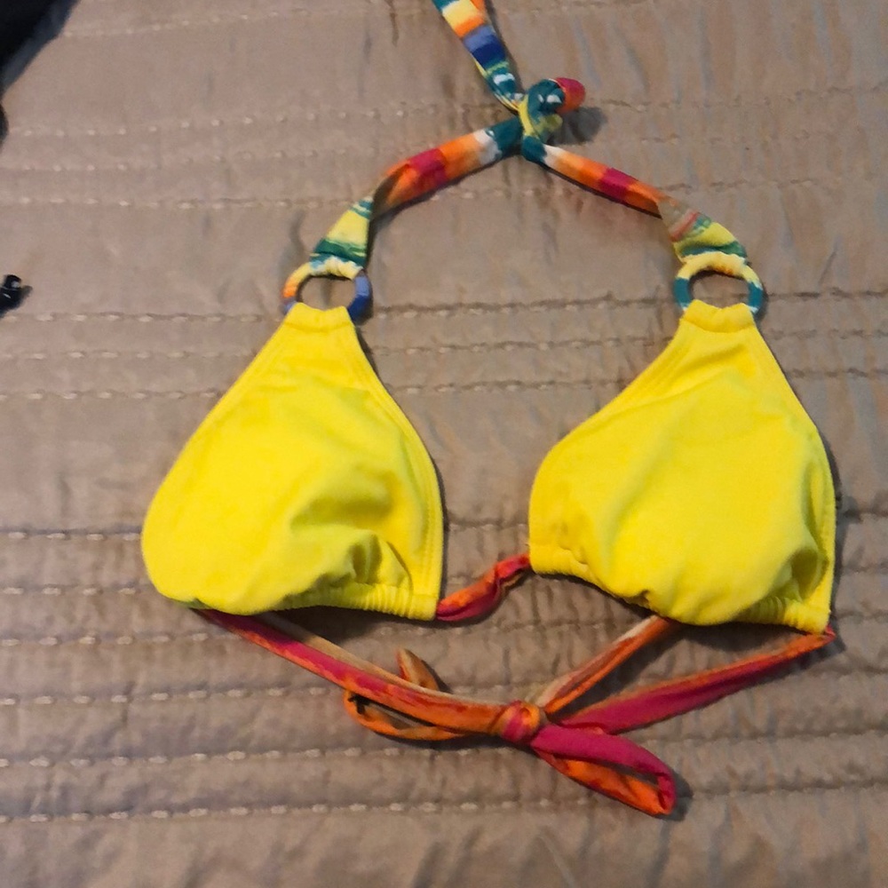 Raisins swim top